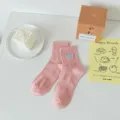Hübsche rosa gerippte Socken in Wadenhöhe mit blauer Herz-Stickerei für jeden Tag. - Einheitsgröße / Rosa