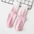Rosa Farbverlauf Damen Socken mit Antirutsch Sohle, ideal für Yoga und Fitnesstraining. - Einheitsgröße / Rosa Mit Weißem Bündchen