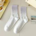 Farbverlauf Baumwoll Socken für Damen, stilvolle Ombre Mid-Calf Socken für Freizeit und Sport. - Einheitsgröße / Socken mit violettem Bund