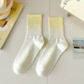 Calcetines de tubo medio degradados mujer amarillo y blanco calcetines de algodón diario - Talla única / Puño de Calcetín Amarillo