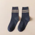 Dunkelblaue Herren Wadenstrümpfe mit Doppelstreifen, atmungsaktive Baumwoll Socken für den Alltag. - Einheitsgröße / Marineblau