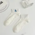 Calzini corti bianchi da donna estate sottile dolce ricamo lettere simpatici calzini alla caviglia - Taglia unica / Bianco (Ricamo Lettera P)