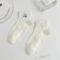 Donne calzini corti bianchi estate sottile simpatico ricamo smiley lettere alla moda - Taglia unica / Bianco (Ricamo Smile)