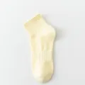 Einfarbige hellgelbe Damen Baumwoll-Anstecksocken, kurze Sportsocken Variante Stil. - Einheitsgröße / Gelb