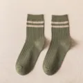 Herren Baumwolle Sportsocken im Retro Design mit Doppelstreifen für den täglichen Alltag - Einheitsgröße / Grün