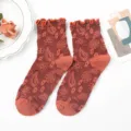 Damen Vintage strukturierte Socken mit orangeem Rüschenbündchen, dunkelroter Retro Stil. - Einheitsgröße / Rot