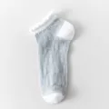 Chaussettes courtes en mesh d'été pour femmes, joli volant en dentelle, grises et respirantes. - Taille unique / Texture à cercles / Gris