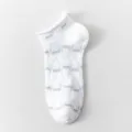 Chaussettes courtes d'été fines et respirantes en mesh pour femmes, jolis motifs floraux. - Taille unique / Motif Carré Bleu / Blanc