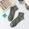 Herren einfarbige dunkelgrüne Kurzsocken mit gesticktem W, bequeme Baumwolle Variante - Einheitsgröße / Grün