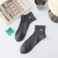 Dunkelgraue Sneakersocken fuer Damen und Herren, mit gesticktem W und weicher Baumwolle. - Einheitsgröße / Dunkelgrau