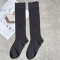 Einfarbige gerippte lange Socken für Damen, kniehohe lässige Baumwollstrümpfe Mode. - Einheitsgröße / Wade / Grau