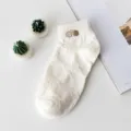 Calcetines cortos blancos de mujer con bordado de oso y relieve, algodón suave, uso diario. - Talla única / Arcoíris