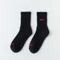 Calzini sportivi a costine neri con ricamo rosso, fondo in spugna spesso per lo sport. - Taglia unica / Nero