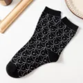 Chaussettes mi-mollet d'hiver épaisses en coton mignon pour femmes avec motif d'ours noir et blanc. - Taille unique / Noir