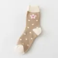 Damen süße Pünktchen Mittelsocken mit Kirschblüten Strickmuster für gemütlichen Herbst. - Punkte und kleine Blumen