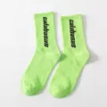 Neongrüne Crew-Socken mit schwarzem Calabasas-Schriftzug, Streetwear Hip-Hop Skater Baumwollsocken. - Einheitsgröße / Crew-Socken / Grün