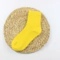Einfarbige gelbe gerippte Damensocken, lässige Baumwollstrümpfe für den Alltag, atmungsaktiv. - Einheitsgröße / Leuchtgelb