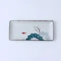 Assiette rectangulaire en céramique peinte à la main avec motif de poisson rouge et lotus. - Assiette Rectangulaire