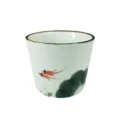 Tasse a the en ceramique peinte a la main avec motif de poisson rouge et feuille de lotus - Tasse à côtes