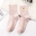 Chaussettes mi-mollet en coton rose avec broderie cœur dorée et poignets côtelés élégants. - Taille unique / Rose Poudré