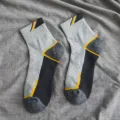 Men's athletic cushioned crew socks, breathable cotton striped sports socks for training. - One Size / Light Grey + Dark Grey