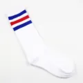 Weisse mittelhoche Damensocken mit klassischem blau roten Streifendesign für den täglichen Sport. - Einheitsgröße / Blau-rote Streifen auf Weiß