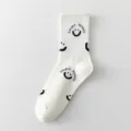 Chaussettes mi-hautes en coton blanc pour femmes avec imprime visage souriant noir et tendance. - Taille unique / Blanc Avec Motif Sourire Partout