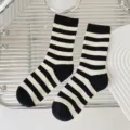 Calze slouch a righe nere e bianche da donna, calzini casual in cotone traspirante. - Taglia unica / Strisce nere su tutto