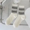 Casual gestreepte sokken met klassiek zwart-wit ontwerp, zacht en comfortabel voor dagelijks gebruik. - Eén maat / Witte krijtstrepen