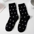 Chaussettes mi-hautes noires en coton avec imprimé lettre blanche, style décontracté. - Taille unique / Noir