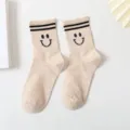 Süße Baumwoll-Mittelsocken mit Smiley und Streifen, perfekt für den Herbst-College-Stil. - Einheitsgröße / Khaki