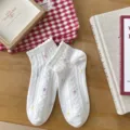 Calcetines cortos blancos para mujer, diseño lindo con volantes y lunares de colores, algodón. - Talla única / Corazones de Colores