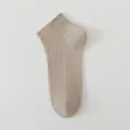 Calcetines cortos de canalé de color sólido para hombre en caqui, mezcla de algodón variante. - Talla única / Caqui