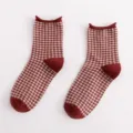 Retro rote karierte Wadenstrümpfe für Damen, süßes Rüschenrand Design, weiche Baumwolle. - Einheitsgröße / Karo-Stil / Volants in Weinrot