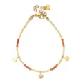Gouden roestvrijstalen kralenarmband met rode edelstenen en gehamerde muntbedels detail. - Oranje Granaat (XN011-2)