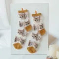 Transparente Mesh süße Katzen Crew Socken, dünne Sommer Glaseide Socken mit flauschigem Katzendekor. - Katze / Gelb