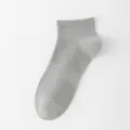 Graue Sport-Ankle-Socken für Herren, atmungsaktive Baumwoll-Kurzsocken für den Alltag. - Einheitsgröße / Hellgrau