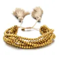 Vista de primer plano detallada de una pulsera de cuentas doradas facetadas con borlas. - Estilo Dorado (SL023-2)