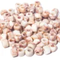 Grosse Loch Steinperlen fuer DIY Armhaender und Halsketten, gemusterte Naturperlen. - 10er Pack / Cremefarbener roter Ader-Stil (PJ120)