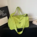 Grand sac de sport vert néon, sac de voyage fourre-tout de grande capacité avec bandoulière. - Vert