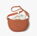 Rostrote Nylon Halbmond Umhängetasche, lässige Crossover-Tasche mit verstellbarem Gurt. - Orangerot