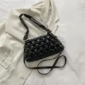 Schwarze plissierte Kissen Umhängetasche, trendige Nischendesign Handtasche für Damen chic. - Schwarz