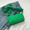 Grüne gesteppte Umhängetasche Puffer Bag mit breitem Gurt, trendige lässige Streetwear Tasche. - Grün