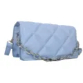 Hellblaue gesteppte Umhängetasche mit silberner Kette, elegante neue Stilvariante. - Blau