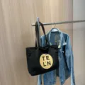 Koreanische Canvas Tragetasche für Damen, große Umhängetasche mit Buchstaben Patch. - Schwarz ohne Anhänger