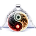Yin Yang Tai Chi Glaskuppel Halskette fuer Damen und Herren Vintage Pullover Kette. - Schwarz Rot Yin Yang (JY9753-7)
