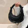 Schwarze geflochtene Leder-Umhängetasche mit knoten design, modische Damen Handtasche - Schwarz