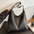 Schwarze gewebte Damen Umhängetasche, stilvolle große Pendler Shopper Handtasche im Alltag. - 34 / Schwarz