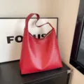 Rote gewebte Hobo Schultertasche, stylische modische Umhängetasche für Damen Alltag. - 34 / Rot