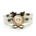 Bracciale in pelle intrecciata multistrato vintage con ciondolo segno pace floreale e farfalle. - Bianco-Stile 1